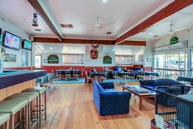 Fernvale Hotel Motel