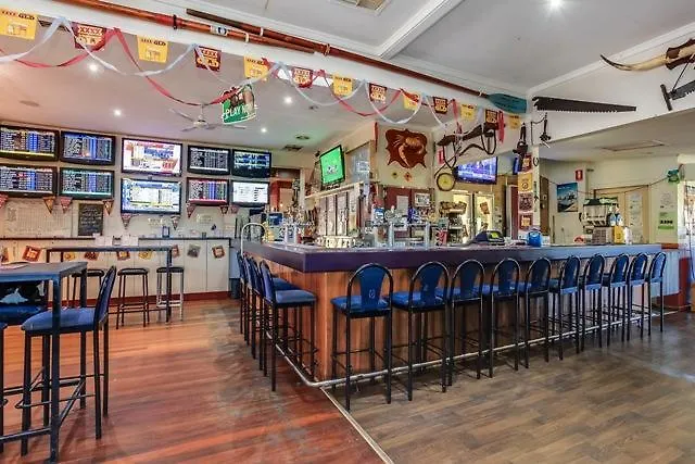 Fernvale Hotel Motel
